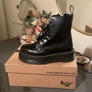 NWT DR MARTEN JADON BOOT